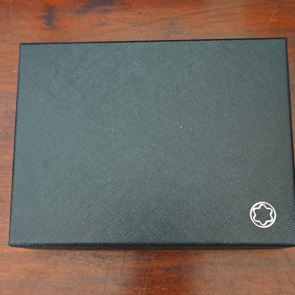 Like New Unisex Montblanc Oversized French Leather Wallet w Coinpurse, Box & Bag - Picture 5 of 5